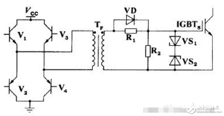 脉冲变压器驱动电路如图所示，V1～V4组成脉冲变压器一次侧驱动电路，经过操控V1、V4和V2、V3的轮番导通，将驱动脉冲加至变压器的一次侧，二次侧经过电阻R1与IGBT5栅极相连，R1、R2防止IGBT5栅极开路并供给充放电回路，R1上并联的二极管为加快二极管，用以进步IGBT5的开关速度，稳压二极管VS1、VS2的作用是约束加在IGBT5g-e端的电压，防止过高的栅射电压击穿栅极。栅射电压一般不该超越20 V。