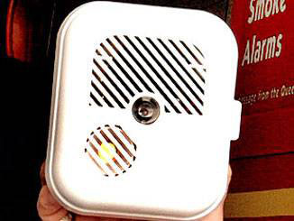 澳消防专家呼吁替换烟雾报警器电池